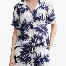 Пижамный комплект с листовым принтом