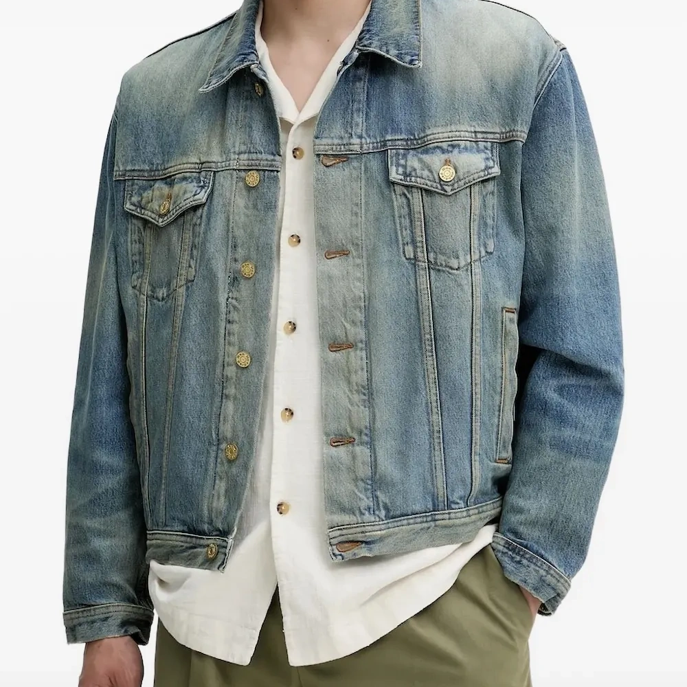 Джинсовая куртка с карманами