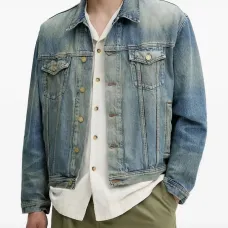 Джинсовая куртка с карманами