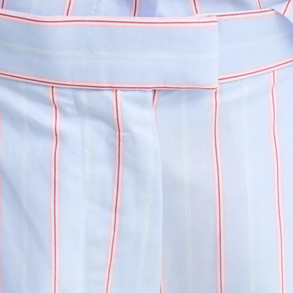 Брюки в тонкую полоску