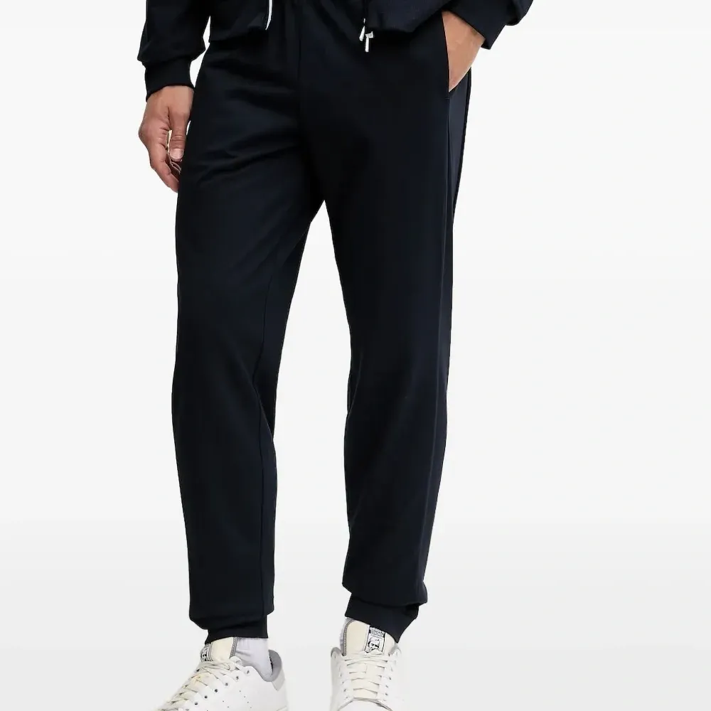 Спортивная куртка на молнии с логотипом