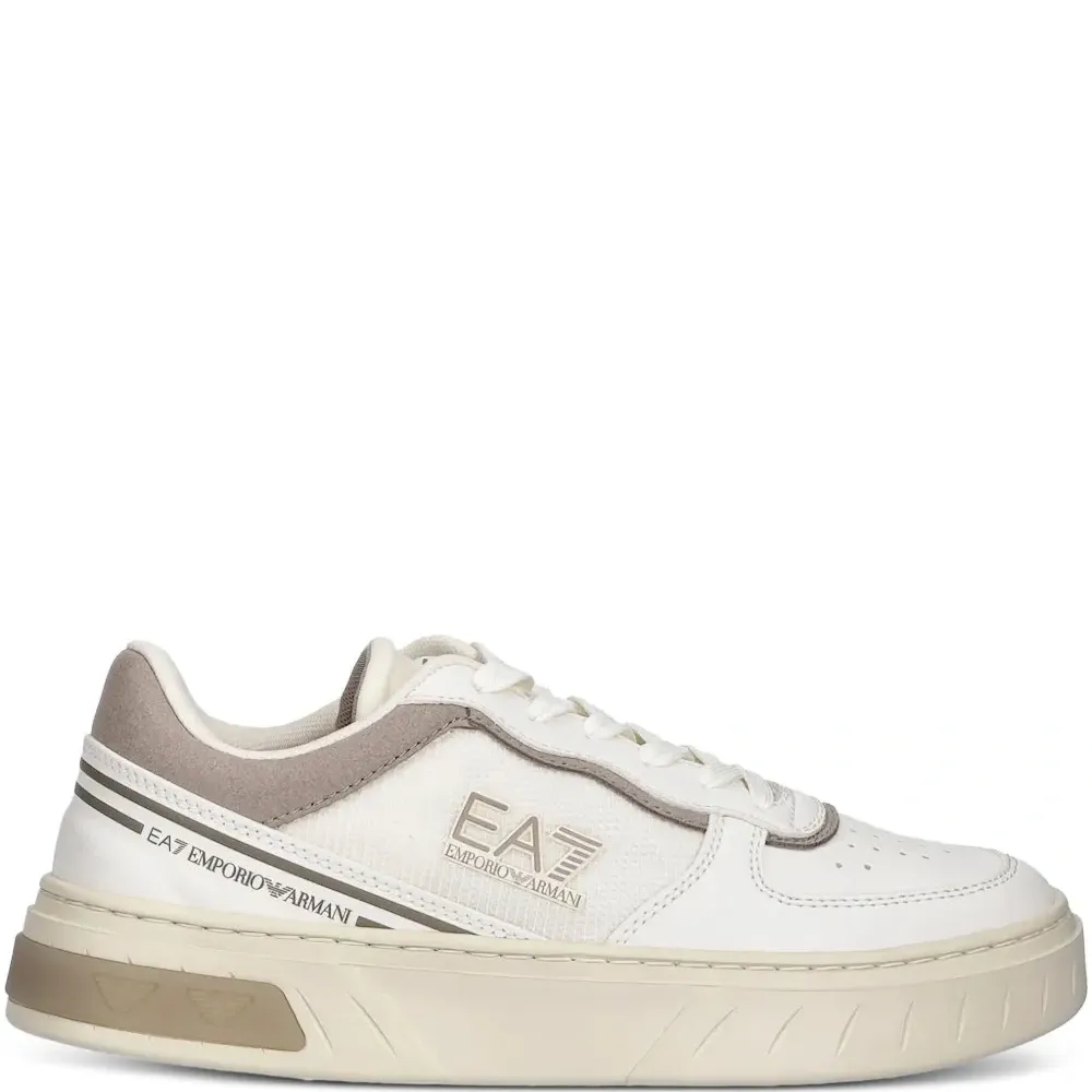 Кроссовки с логотипом