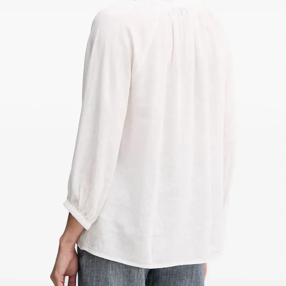 Блузка с V-образным вырезом