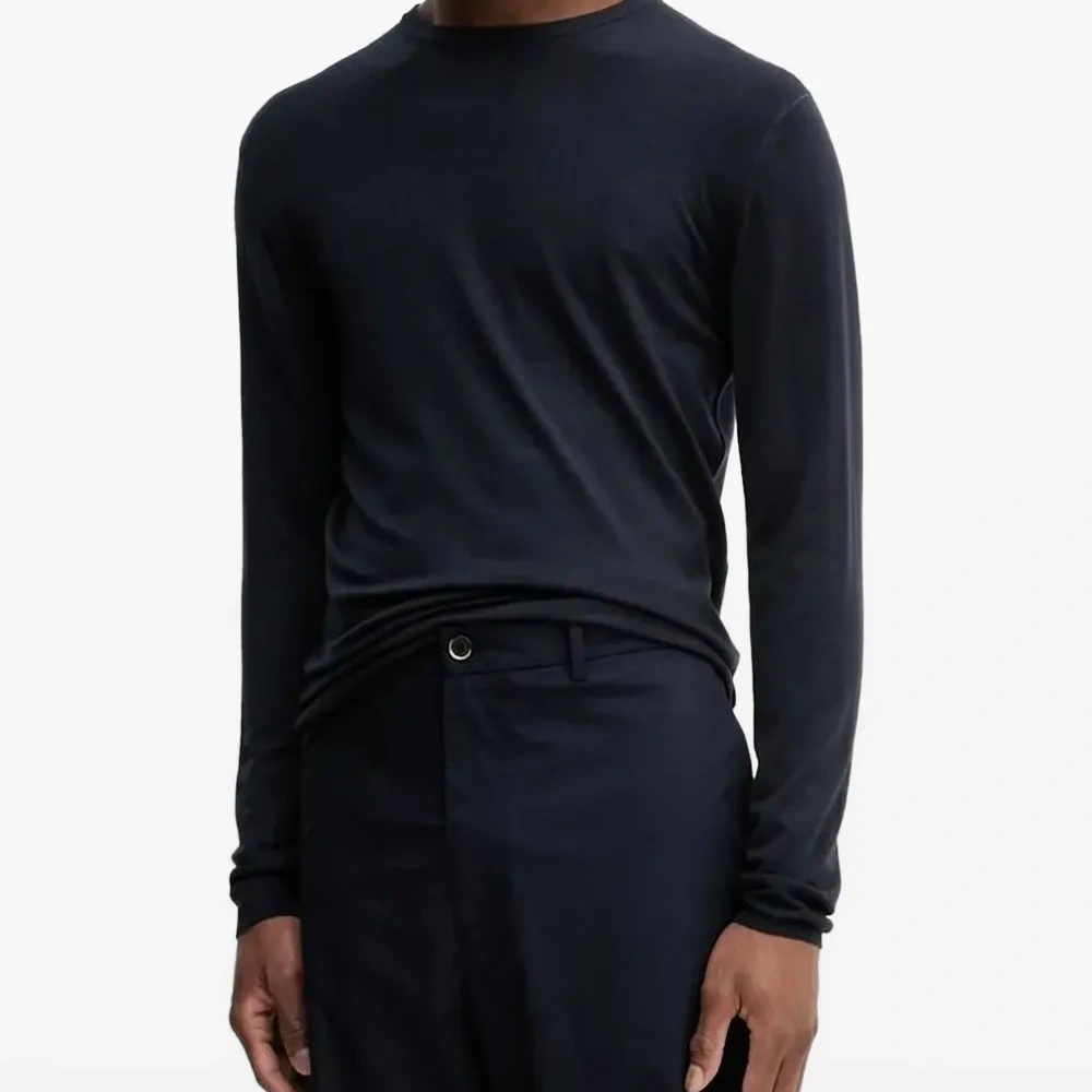 Свитер с круглым вырезом