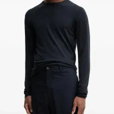 Свитер с круглым вырезом