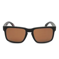 Солнцезащитные очки в квадратной оправе Солнцезащитные очки в квадратной оправе