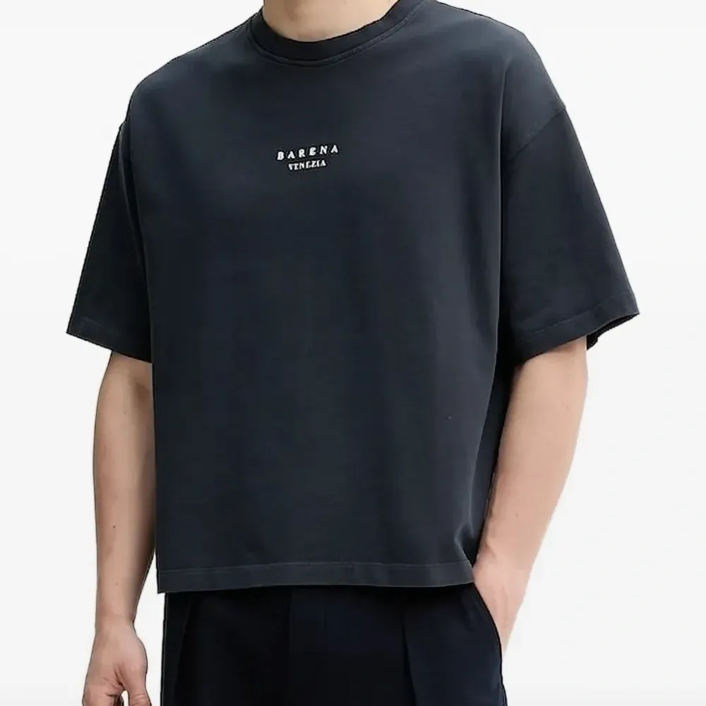 Футболка с вышитым логотипом