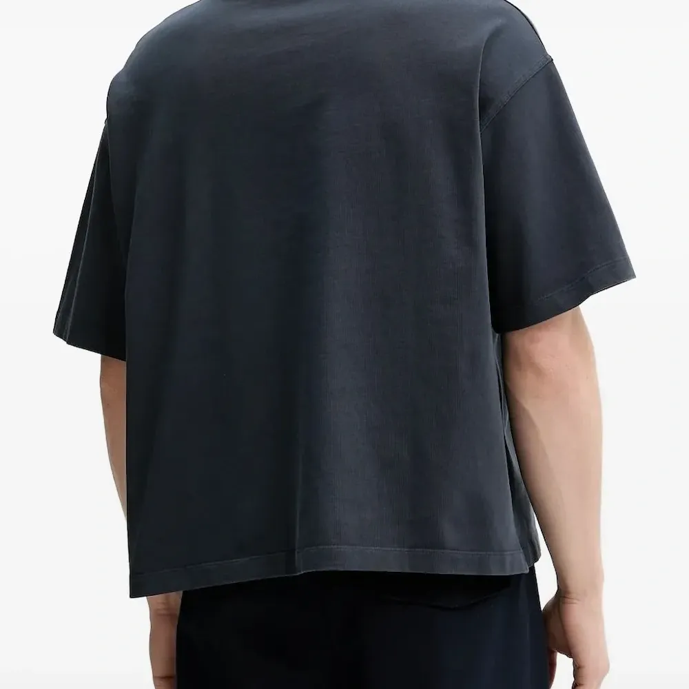 Футболка с вышитым логотипом