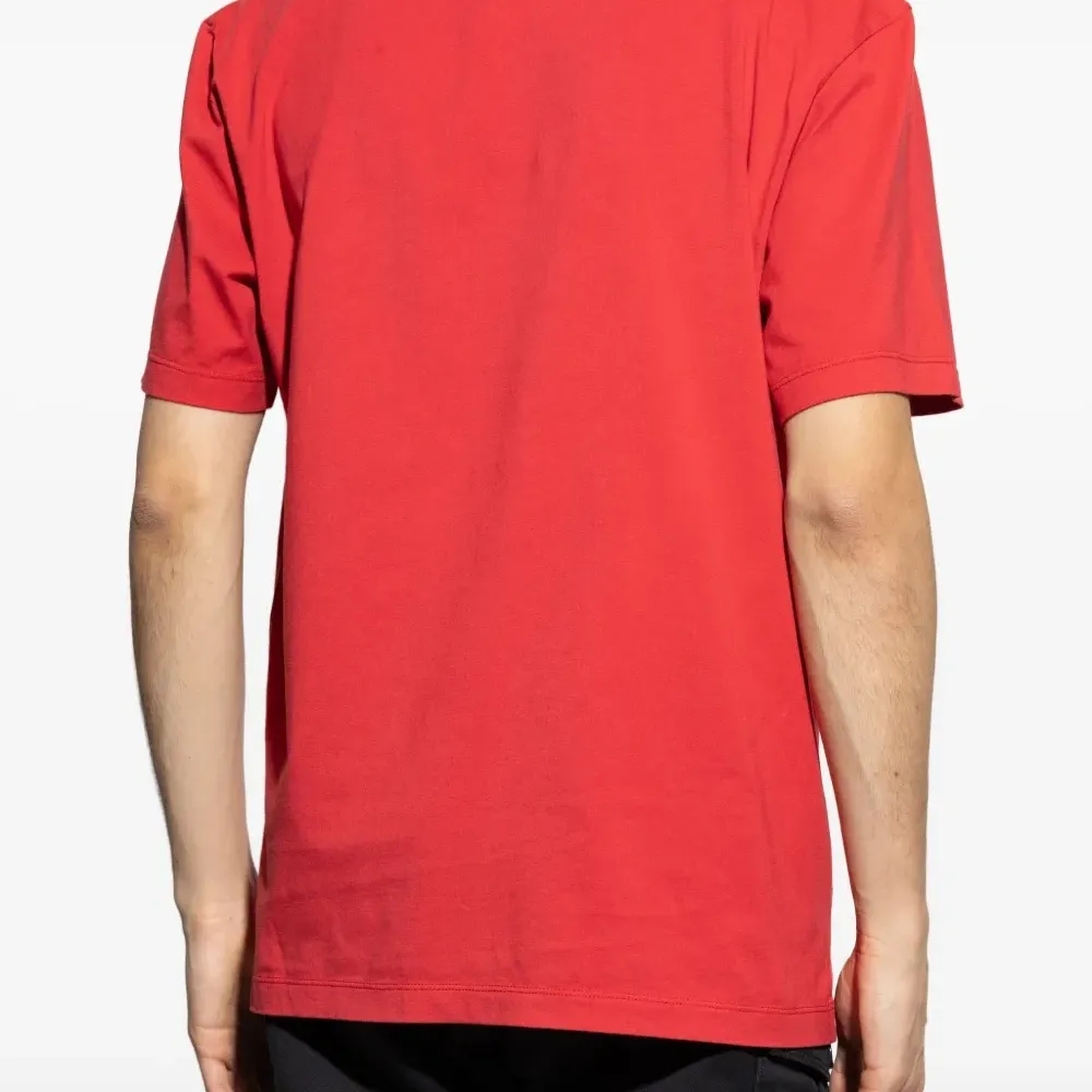 футболка с логотипом