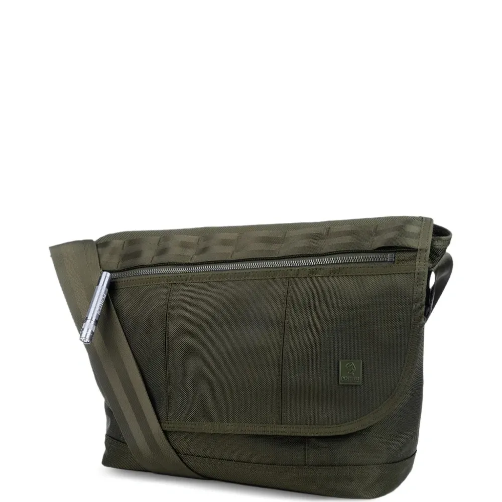 Сумка-мессенджер с нашивкой-логотипом