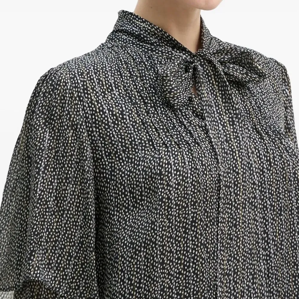 Блузка с плиссировкой и завязками