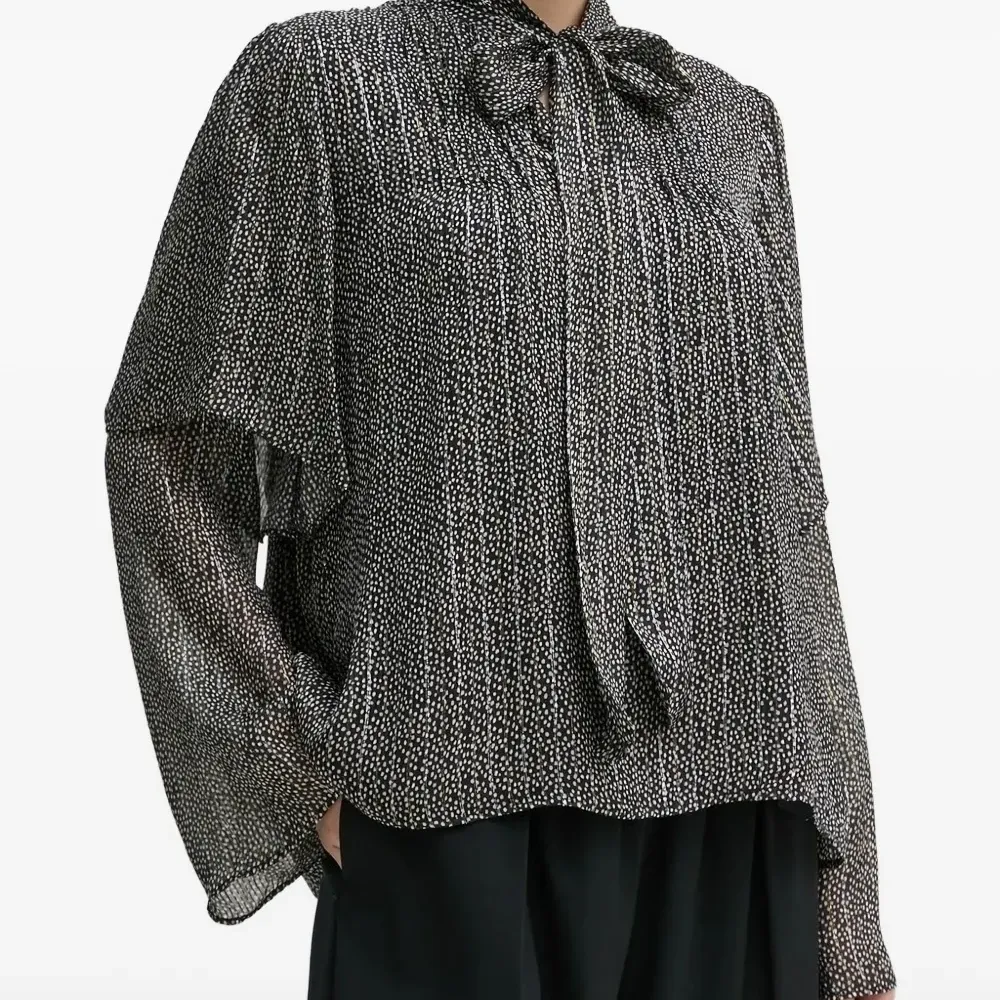 Блузка с плиссировкой и завязками