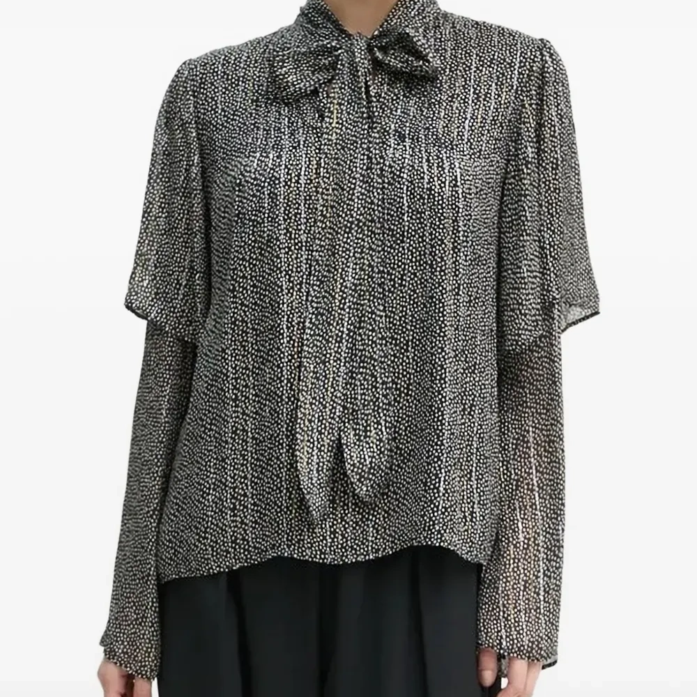 Блузка с плиссировкой и завязками