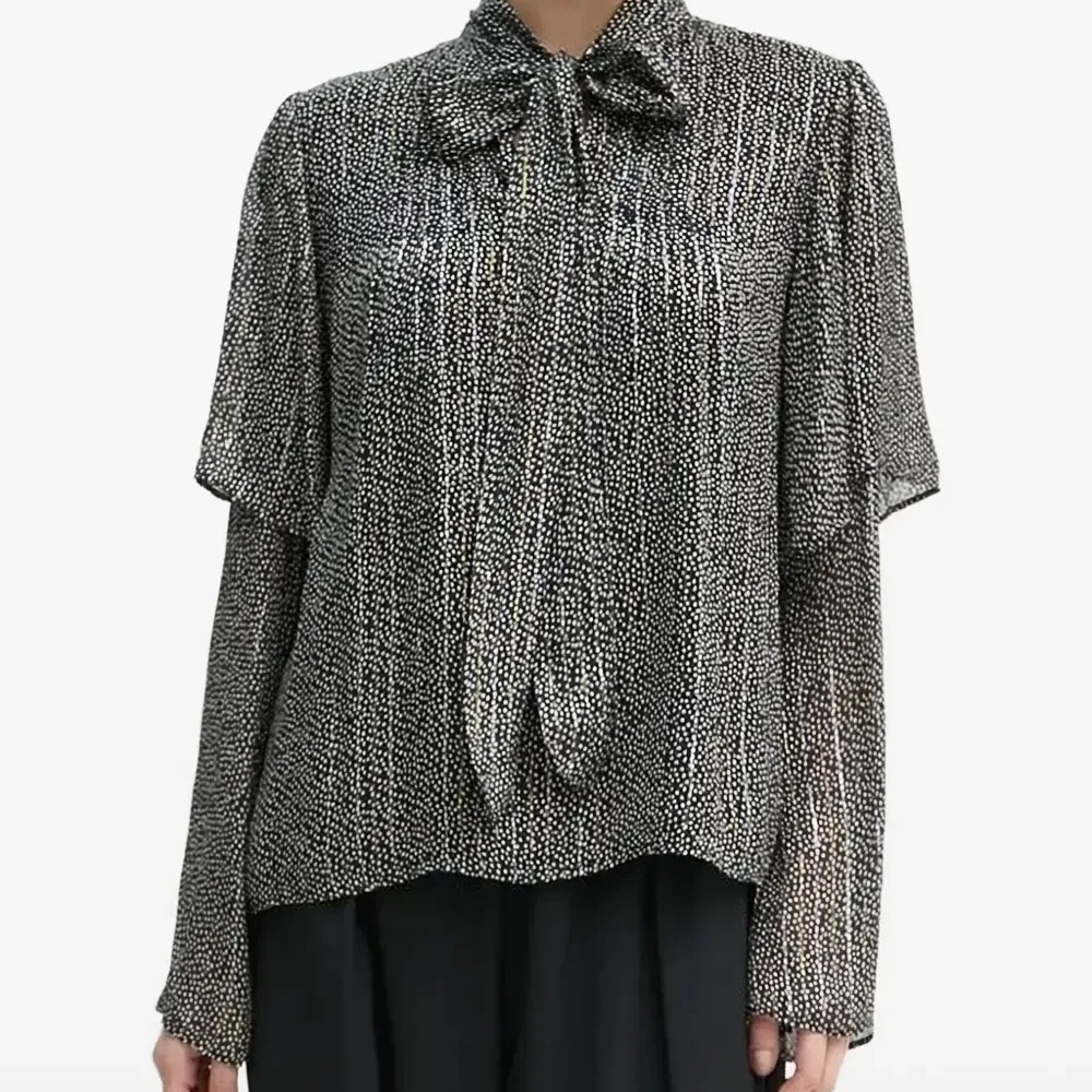 Блузка с плиссировкой и завязками