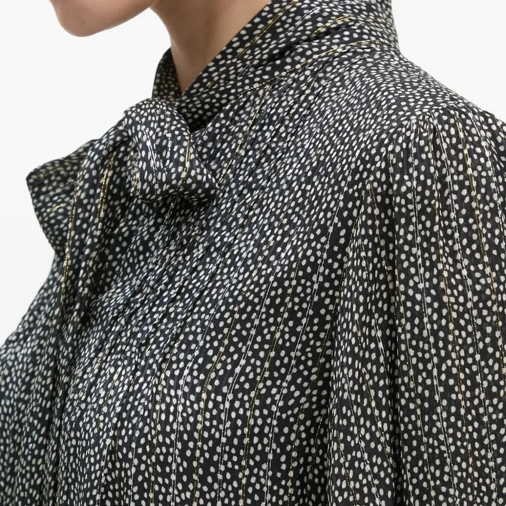 Блузка с плиссировкой и завязками