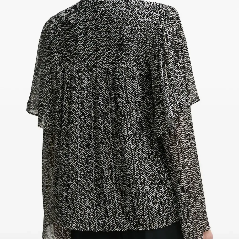 Блузка с плиссировкой и завязками