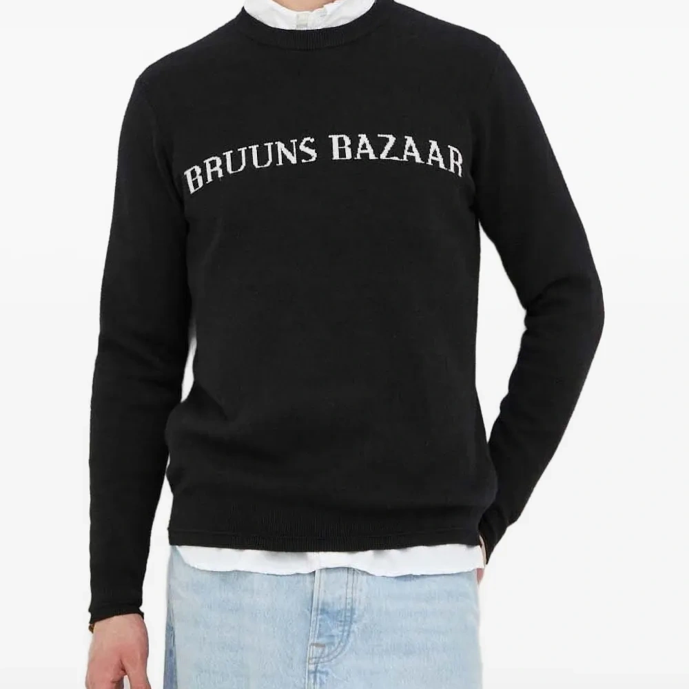 Свитер вязки интарсия с логотипом