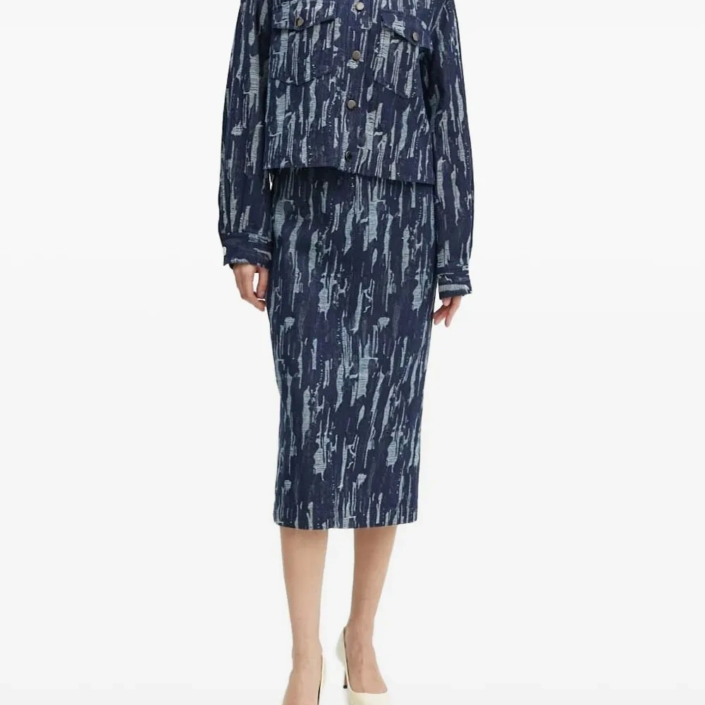 Джинсовая куртка с бахромой