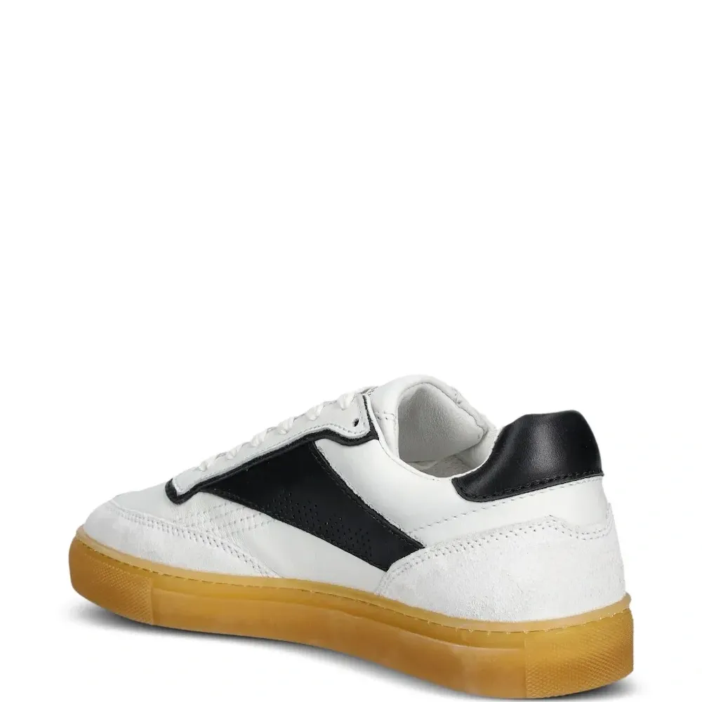 Кожаные кроссовки