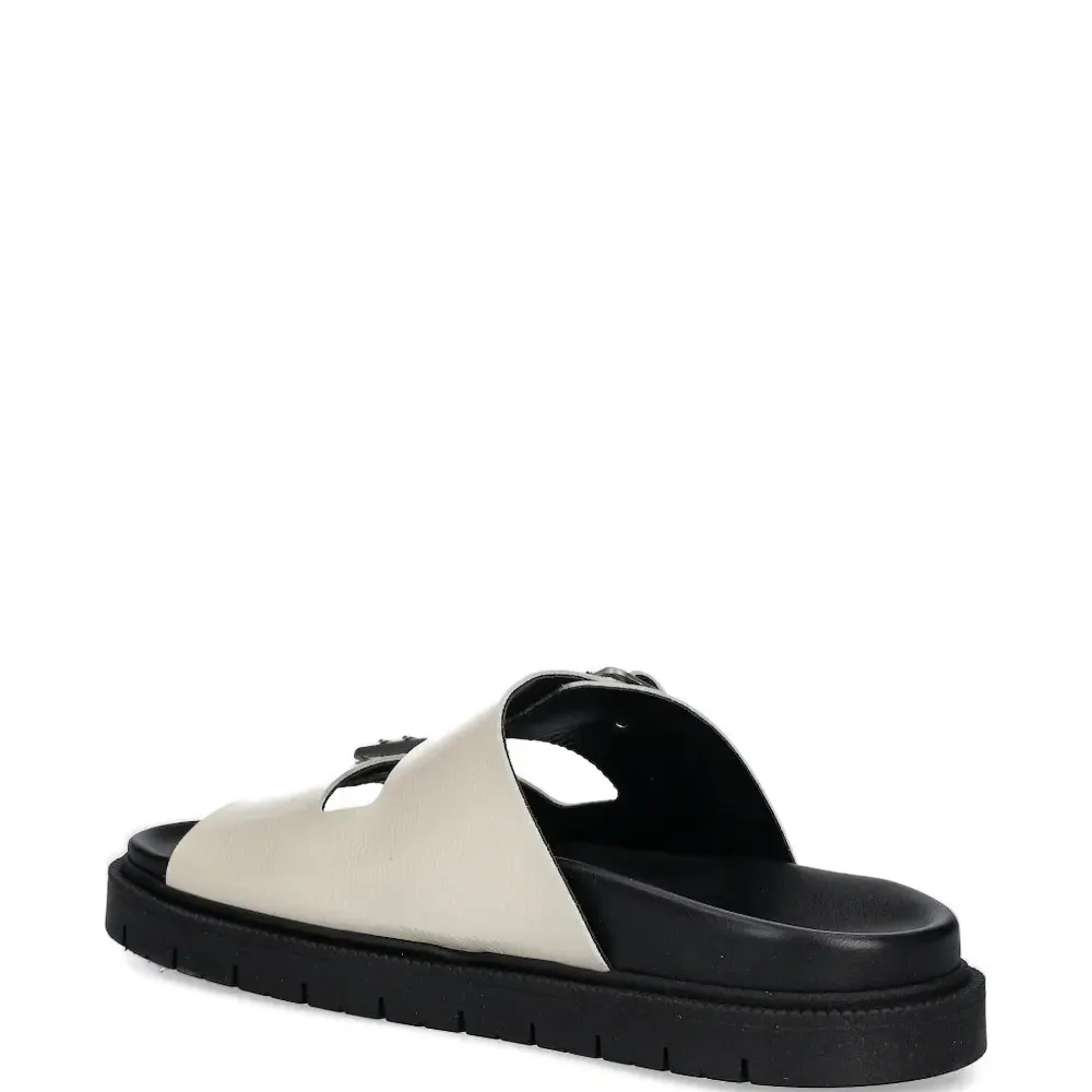 Шлепанцы с пряжками