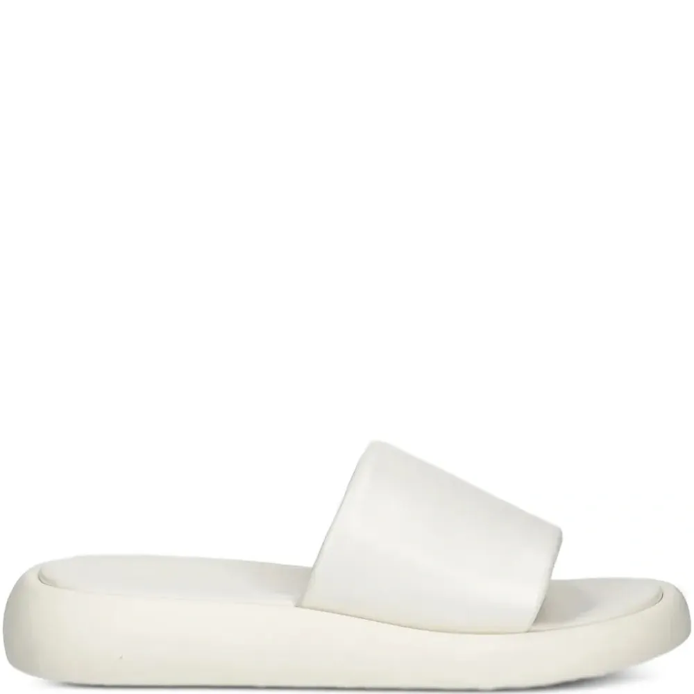 Сандалии на платформе