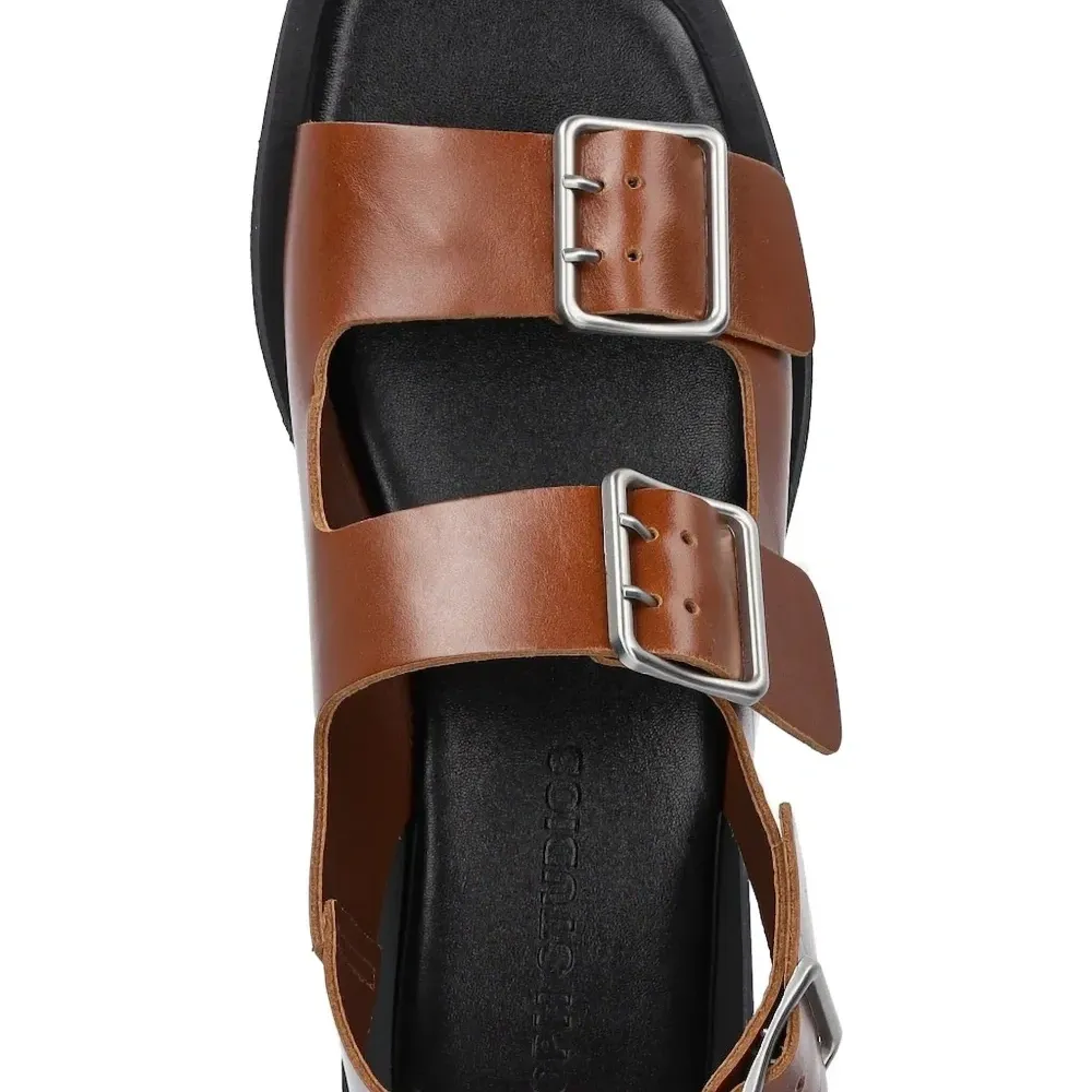 Сандалии на платформе с пряжкой Сандалии на платформе с пряжкой