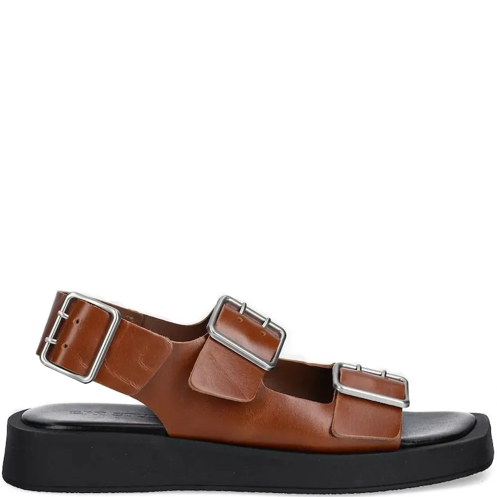 Сандалии на платформе с пряжкой