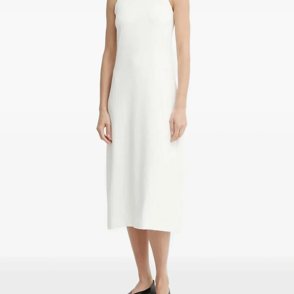 Платье миди без рукавов