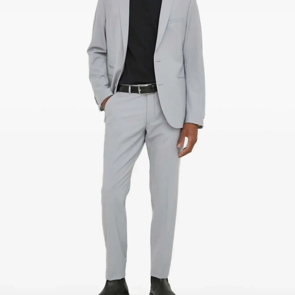 Пиджак на пуговице