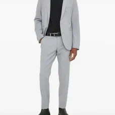 Пиджак на пуговице