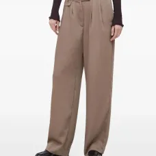 Широкие брюки со складками