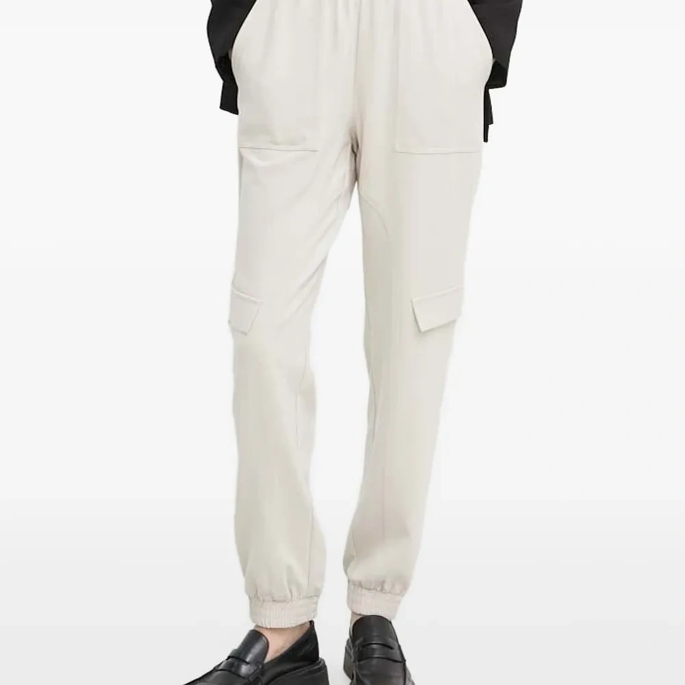 Спортивные брюки с эластичным поясом