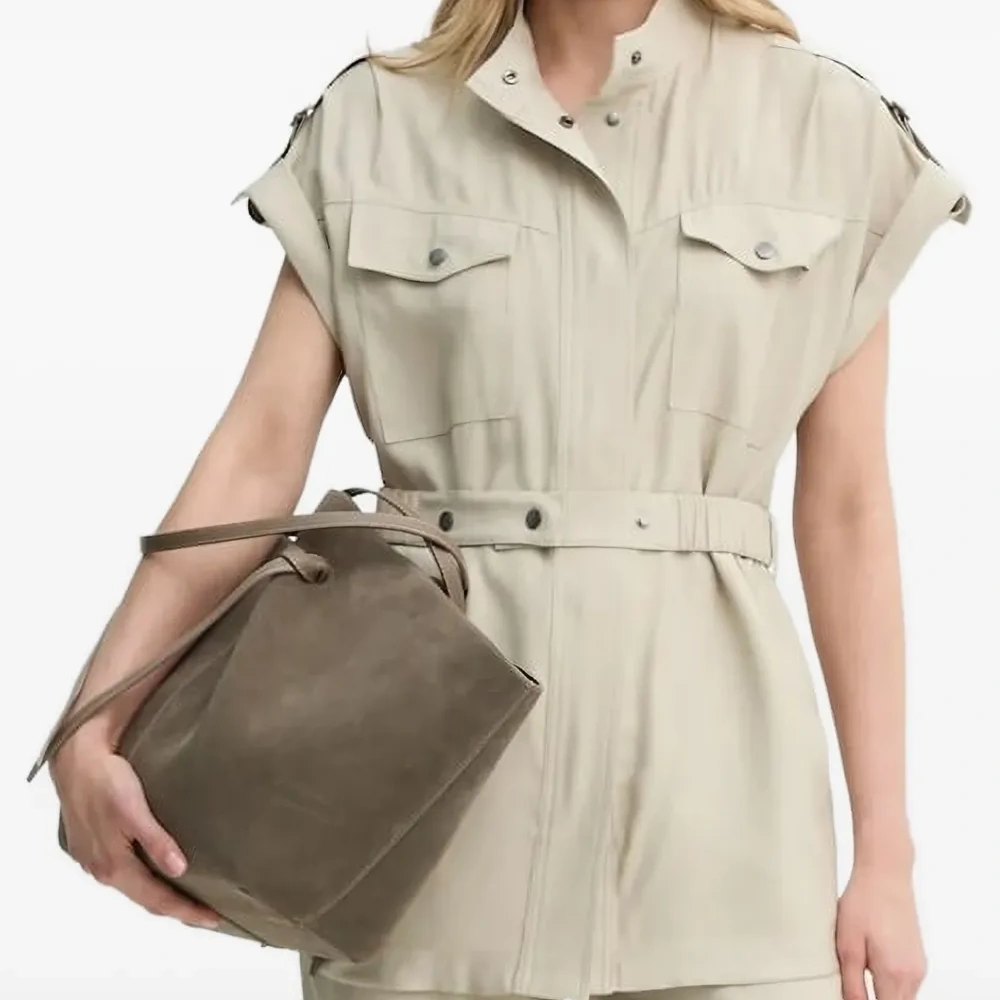 Рубашка с накладным карманом и поясом