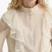 Блузка с оборками и кружевом