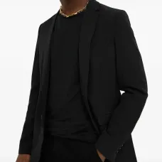 Пиджак с заостренными лацканами Пиджак с заостренными лацканами