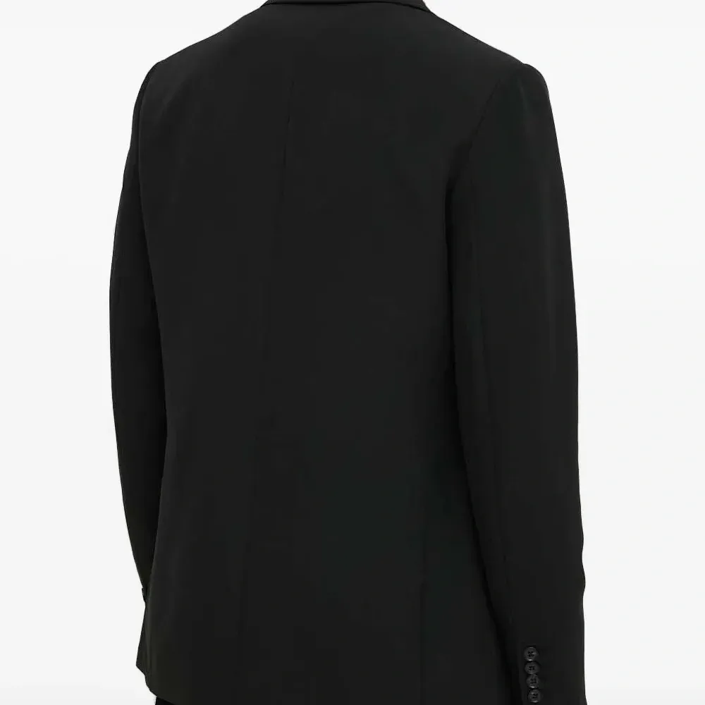 Пиджак с заостренными лацканами