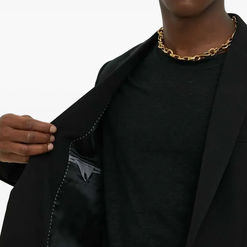 Пиджак с заостренными лацканами