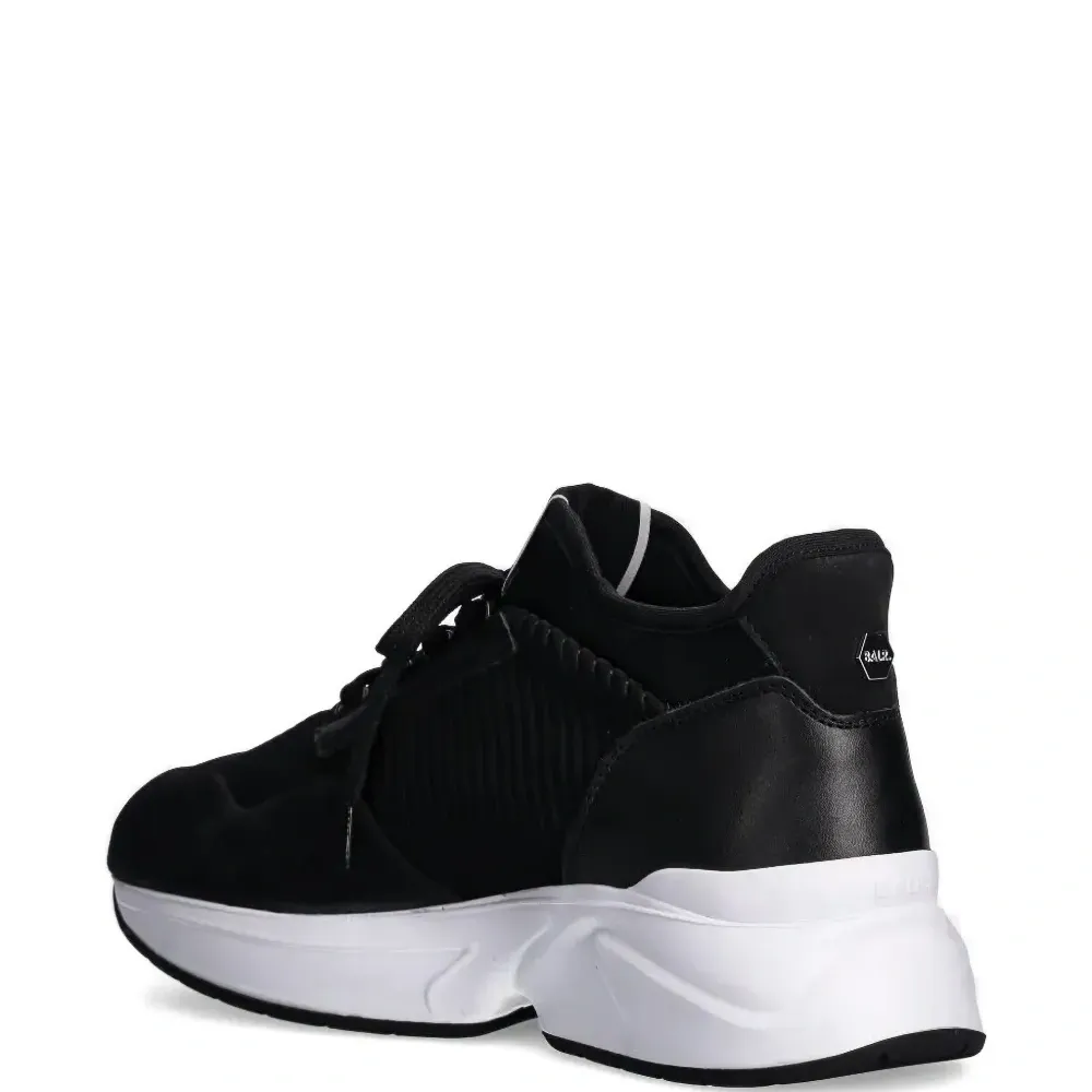 Кроссовки на шнуровке