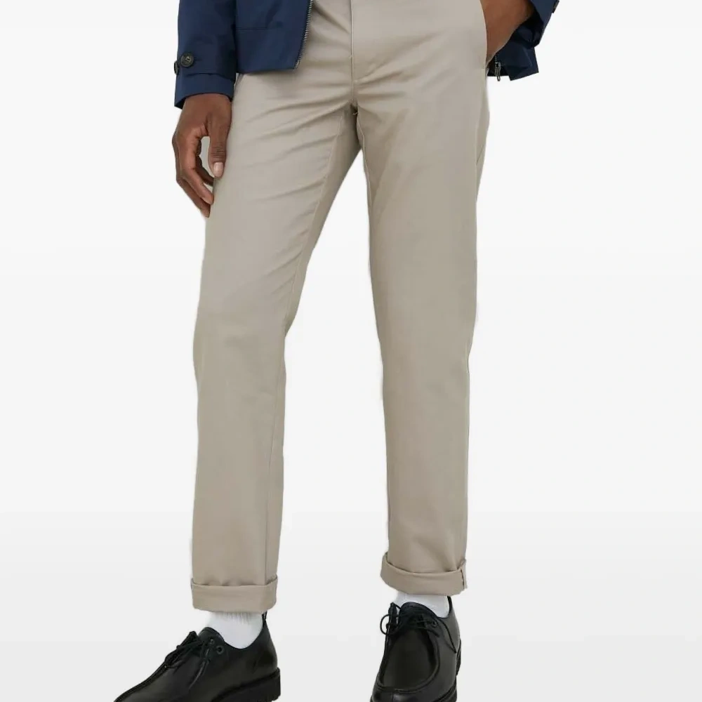 Брюки чинос