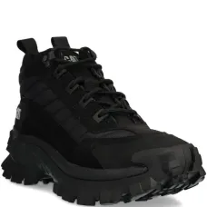 Кроссовки на рифленой подошве