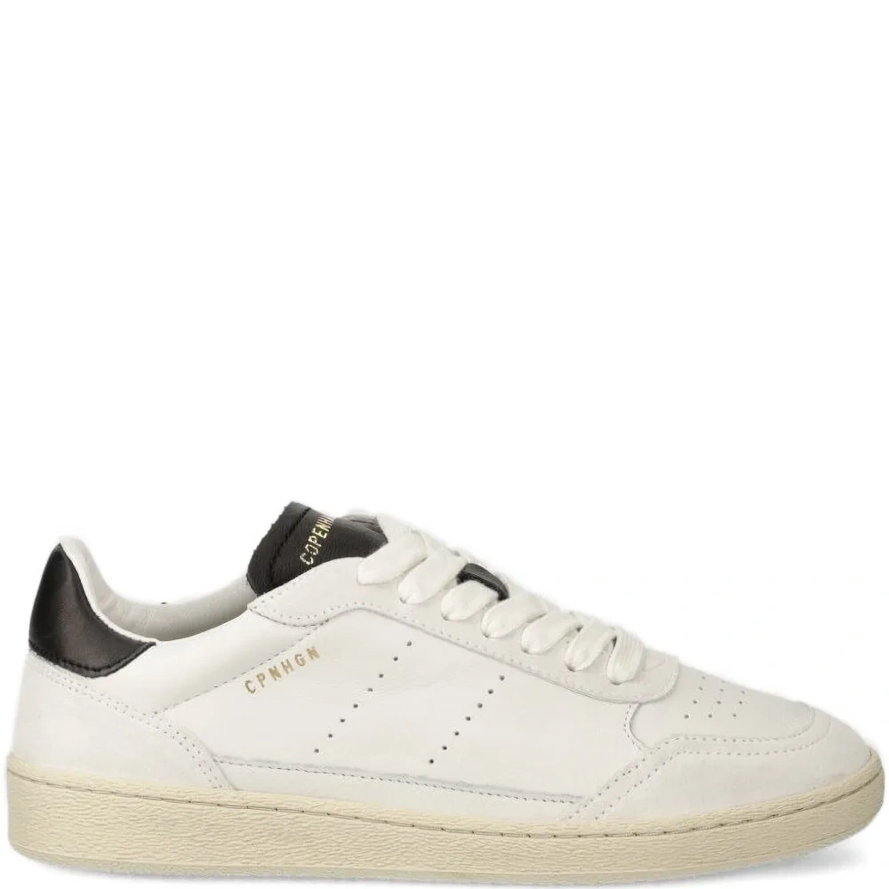 Кроссовки на шнуровке со вставками