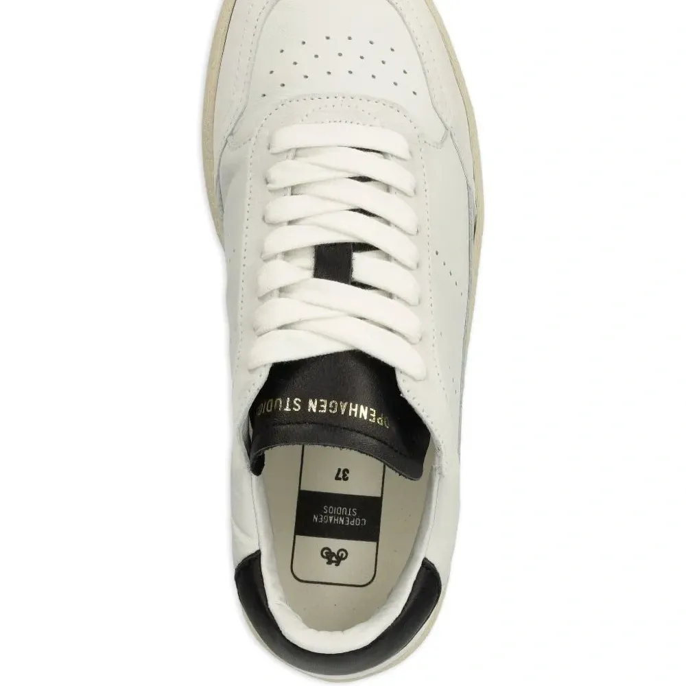 Кроссовки на шнуровке со вставками