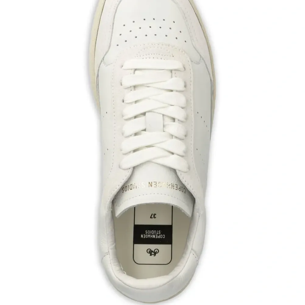 Кроссовки с перфорацией