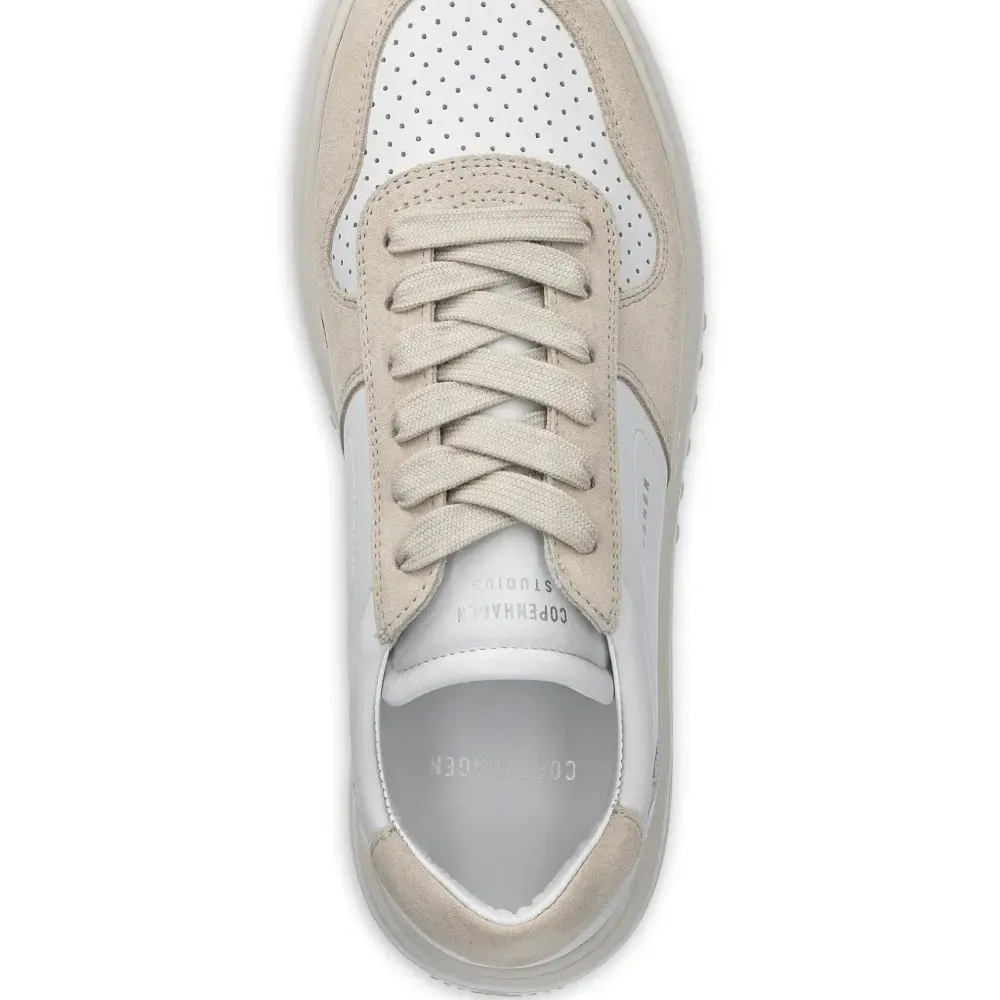 Кроссовки с перфорацией