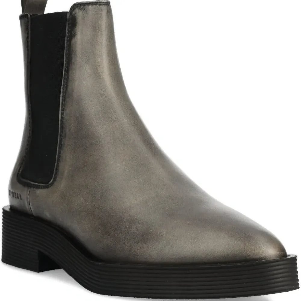 Сапоги с заостренным носком и эластичными вставками