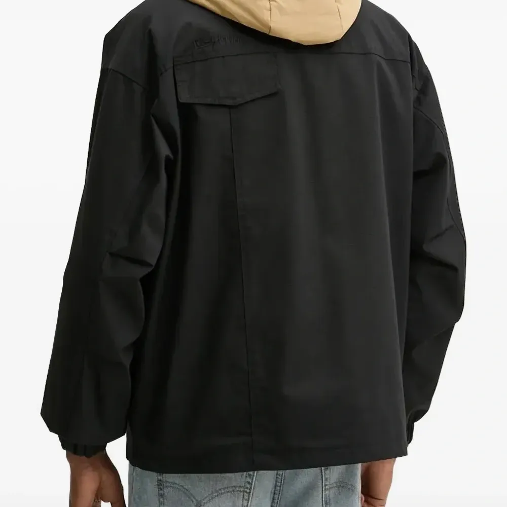 Пиджак с карманами Пиджак с карманами