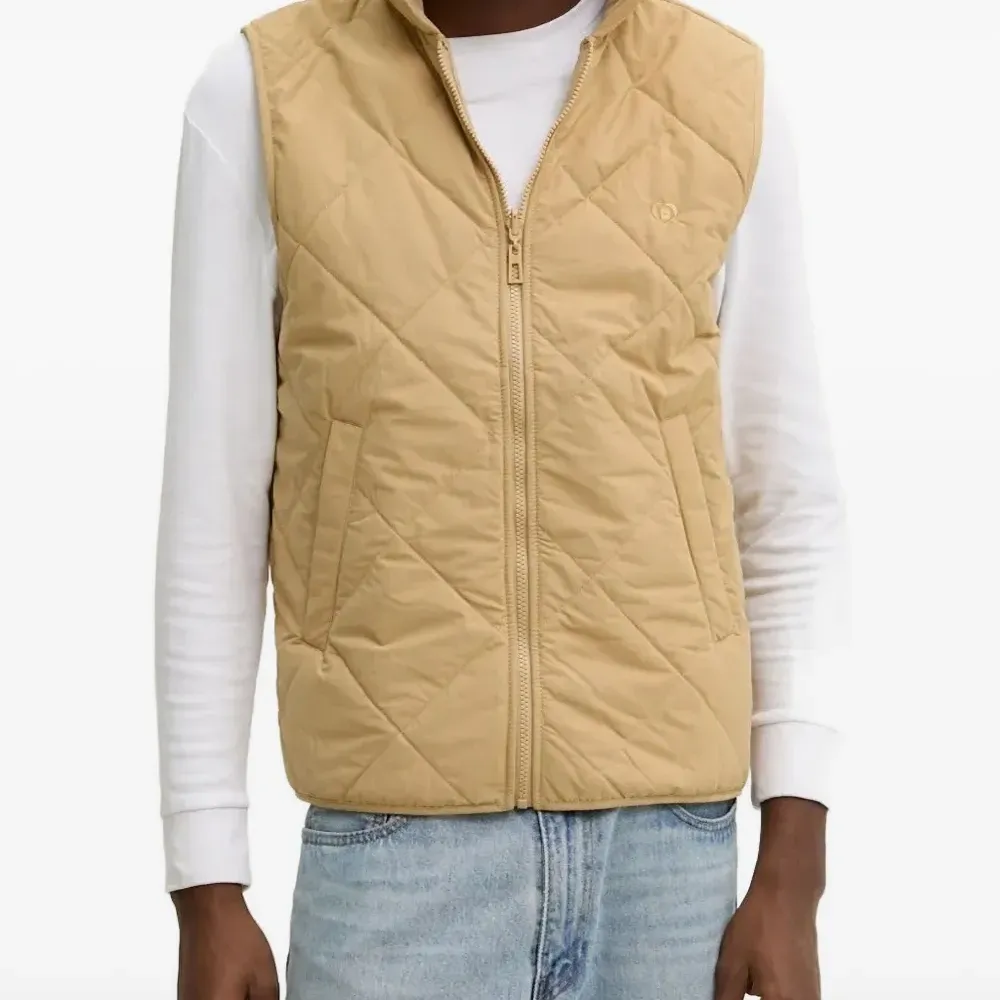 Пиджак с карманами Пиджак с карманами