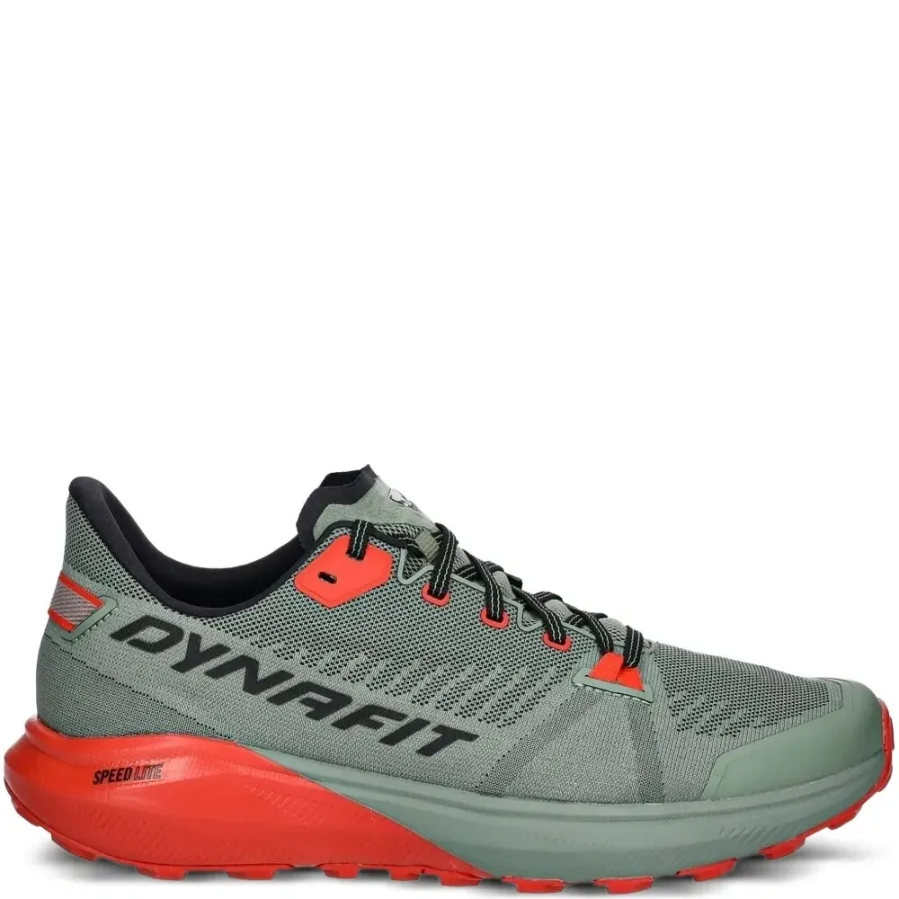 Кроссовки на шнуровке