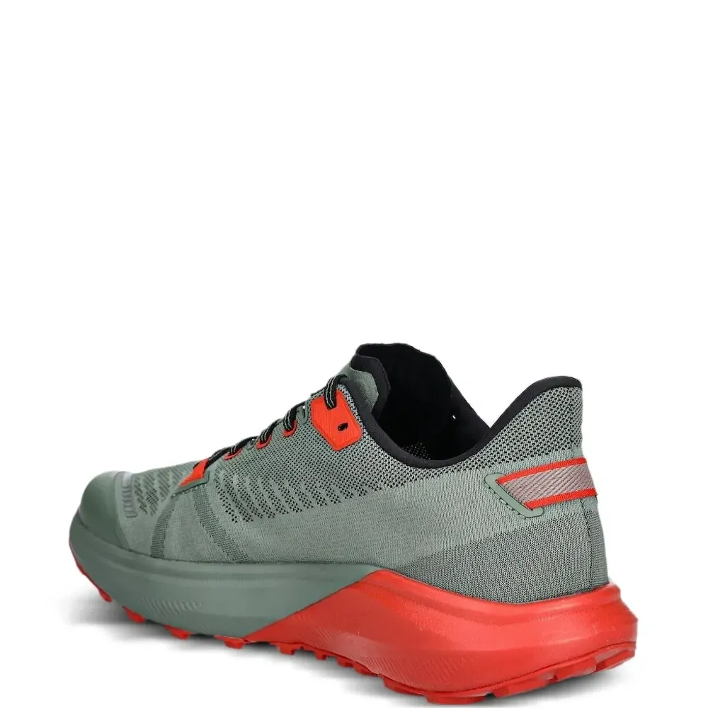 Кроссовки на шнуровке