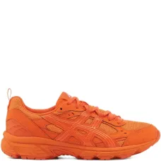 Кроссовки на шнуровке